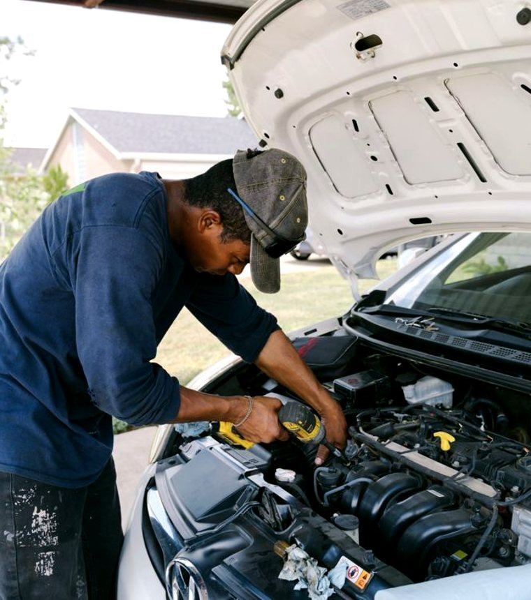 Newport News mechanic diagnosing a no start under the hood